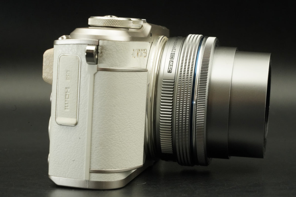 OLYMPUS PEN E-PL9 Digital Camera w/ 14-42mm EZ Lens White -10767 cuts- #12369