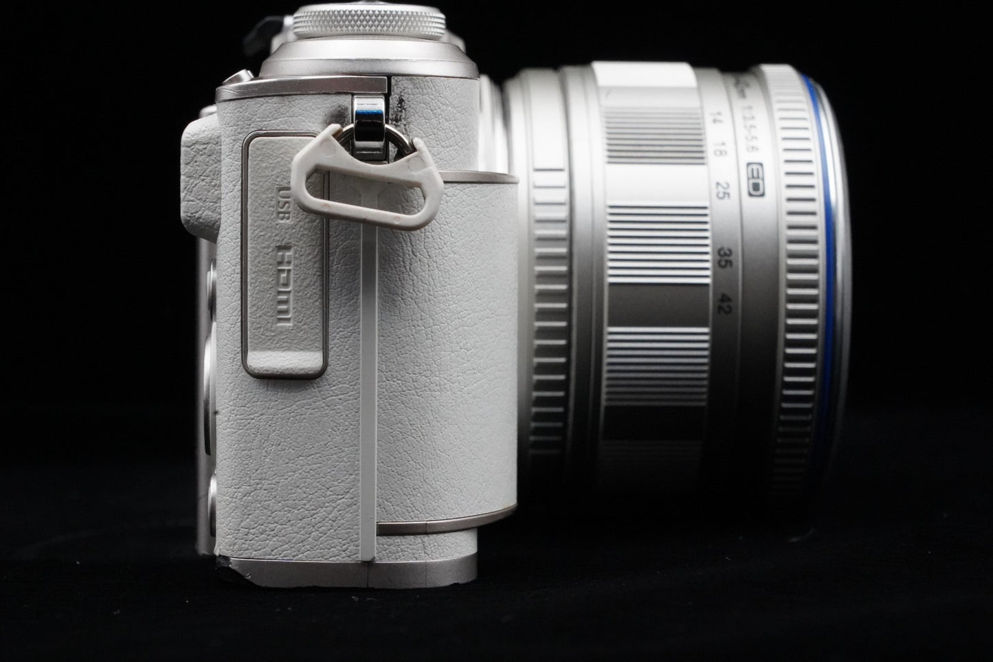 Olympus PEN E-PL10 Digital Camera 14-42mm Lens White US DUTY PAID 9972