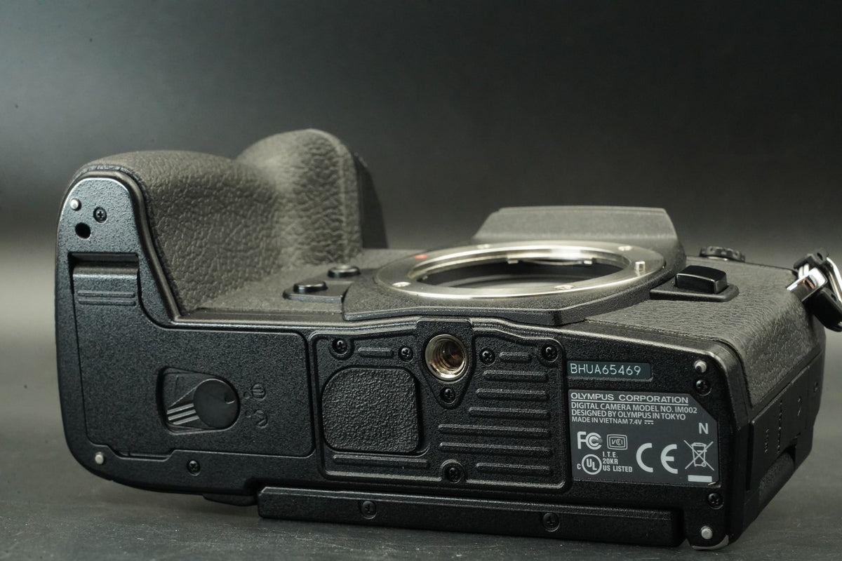 Olympus OM-D E-M1 Mark II Digital Camera Black Body -1123 cuts- #11675
