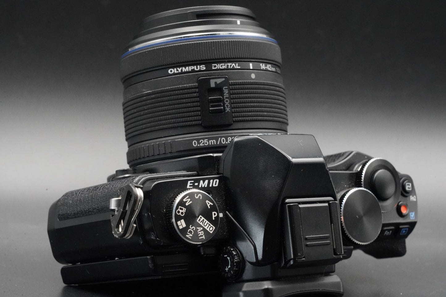 2888 cuts! Olympus OM-D E-M10 Mirrorless Camera + 14-42mm 40-150mm 11027