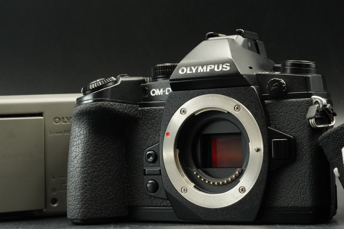 Olympus OM-D E-M1 Digital Camera Black Body -76534 cuts- #11812