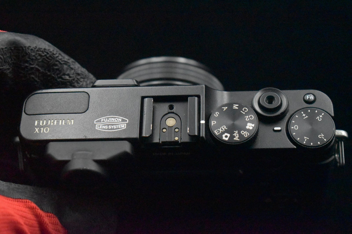 [US Duty Paid] Fujifilm X10 Black pPoint and Shoot Compact Digital Camera 9363