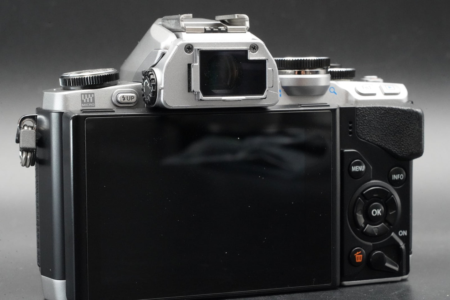 1849 cuts! Olympus OM-D E-M10 Mirrorless Camera + 14-42mm 40-150mm 10956