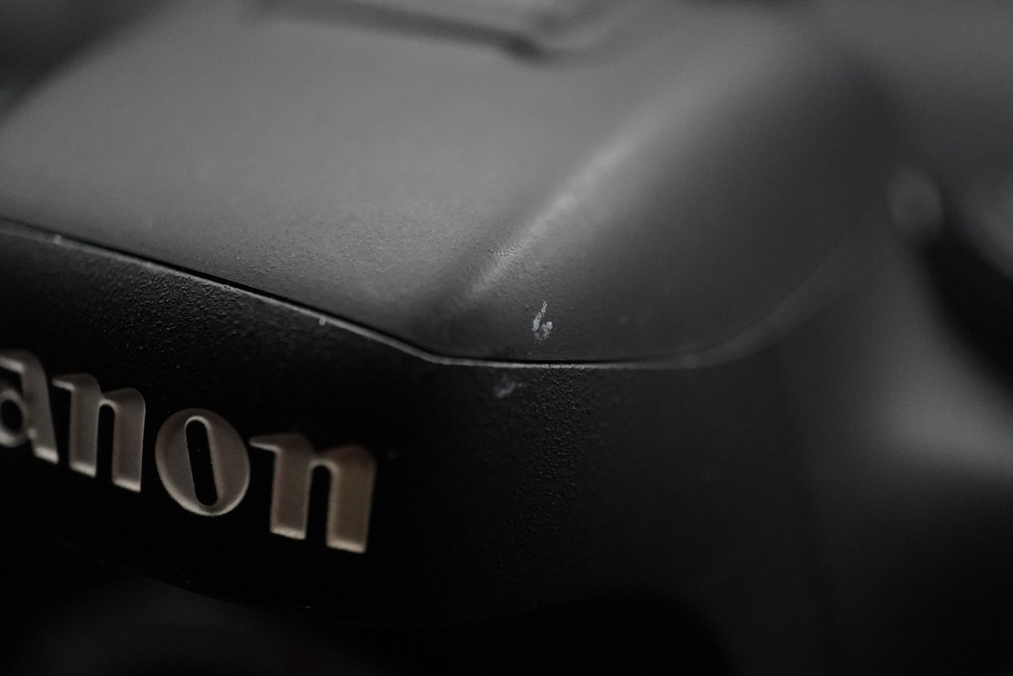 Canon EOS 7D Mark II DSLR Camera w/ EF 18-135 IS USM Lens 10865