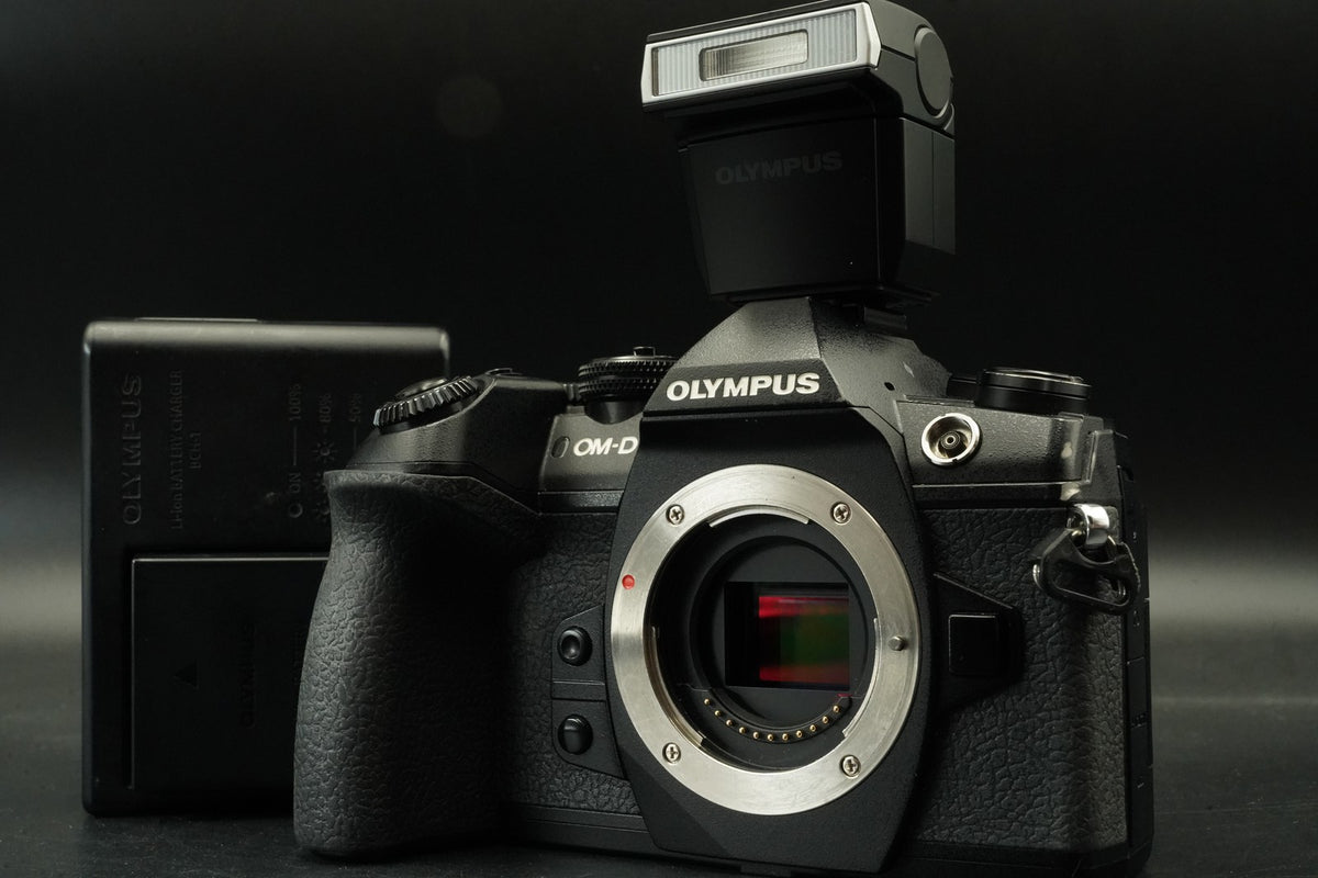 Olympus OM-D E-M1 Mark II Digital Camera Black Body JAPAN -75747 cut- #12033