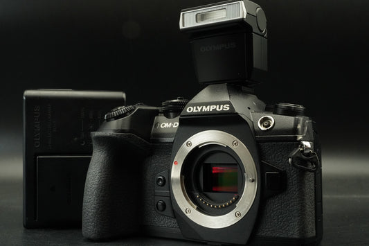 Olympus OM-D E-M1 Mark II Digital Camera Black Body JAPAN -75747 cut- #12033