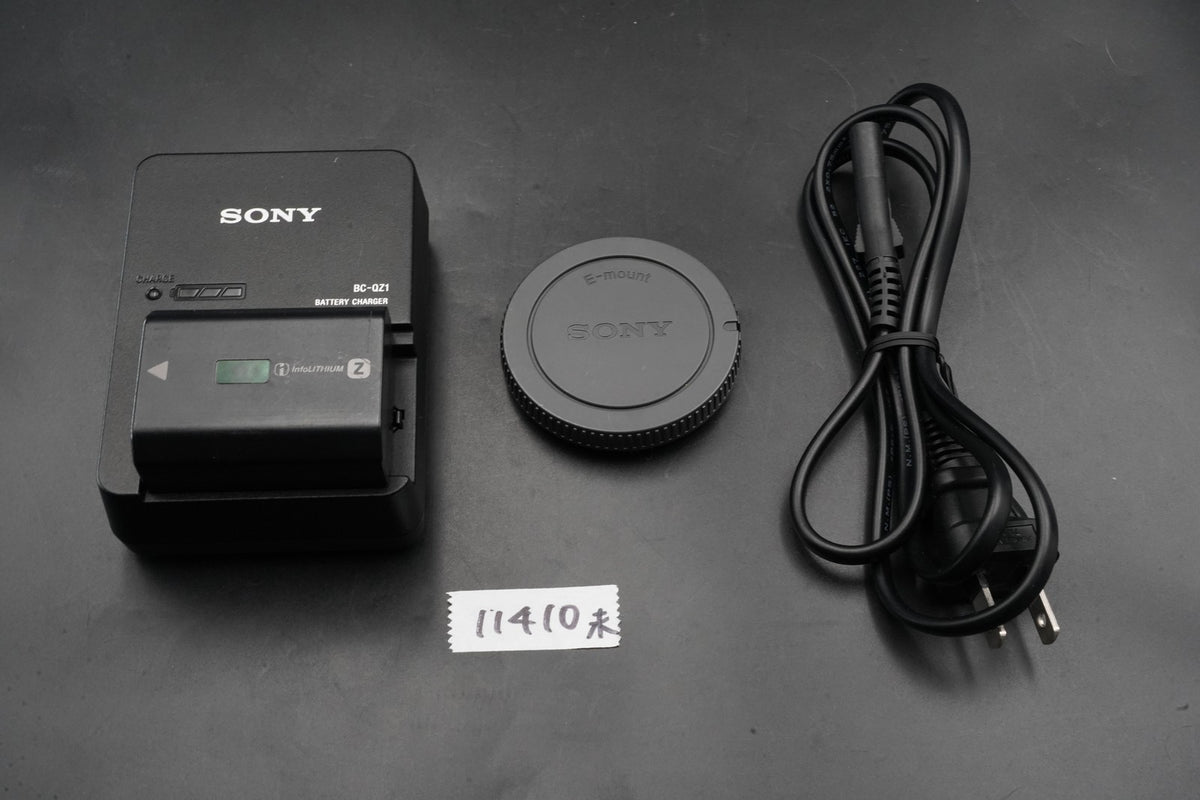 Sony A7R III ILCE-7RM3 Mirrorless digital camera English OK -32703 cuts- #11410
