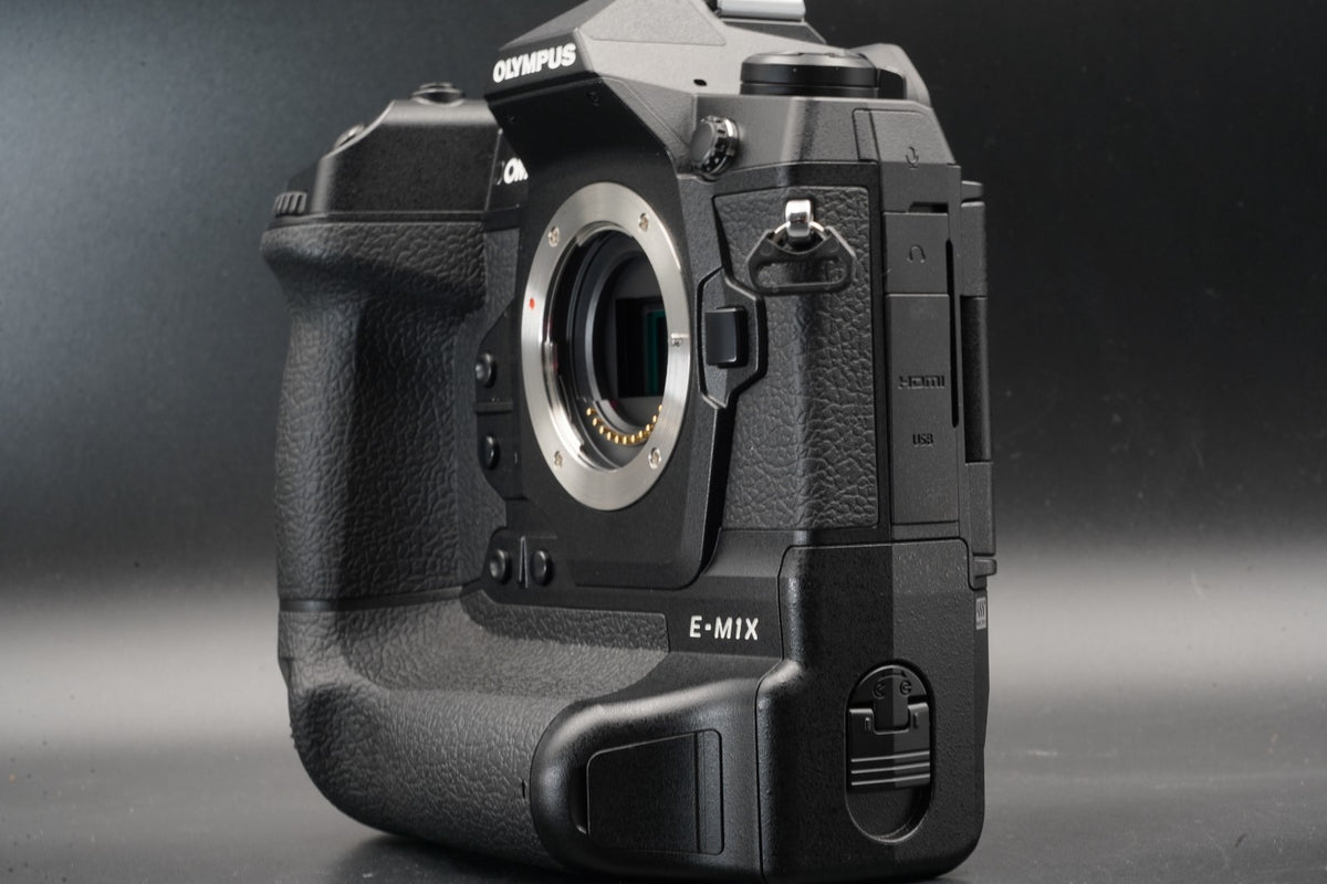 Olympus OM-D E-M1X 20.4MP Mirrorless Digital Camera body -1866 cuts- #11098