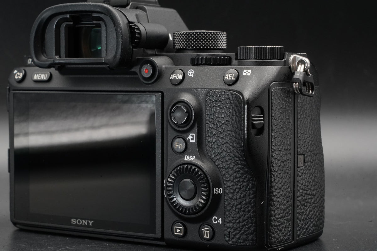 Sony A7R III ILCE-7RM3 Mirrorless digital camera English OK -32703 cuts- #11410