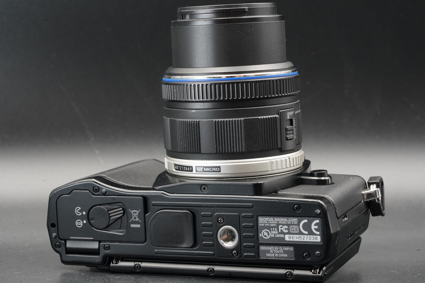 Olympus E-M5 Mirrorless Digital Camera w/ 2 Lenses Black 11365