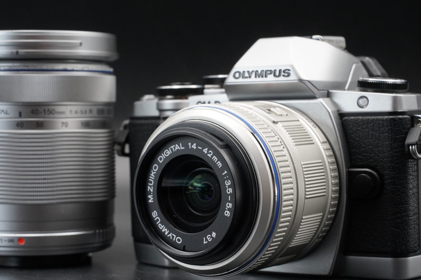 9702 cuts! Olympus OM-D E-M10 16.1MP Digital SLR Camera Silver w/ 2 Lens 11447