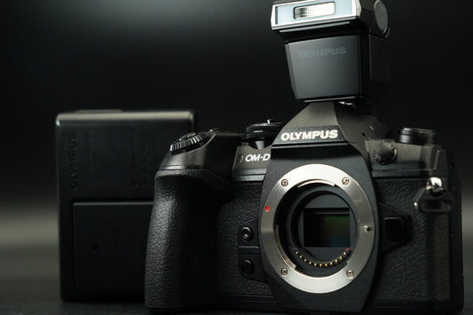 Olympus OM-D E-M1 Mark II Digital Camera Black Body -12592 cuts- #11673