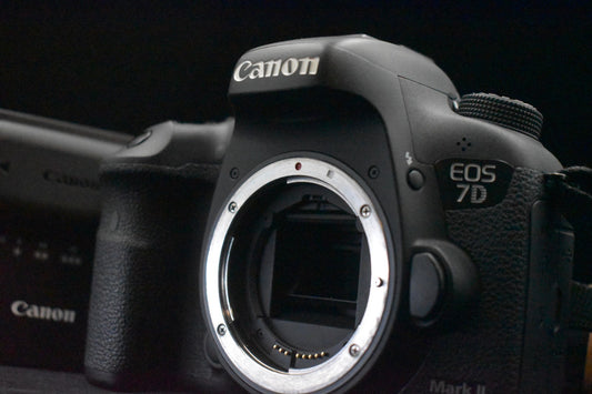 [US Duty Paid] Canon EOS 7D Mark II DSLR Digital SLR Video Camera Used 8910