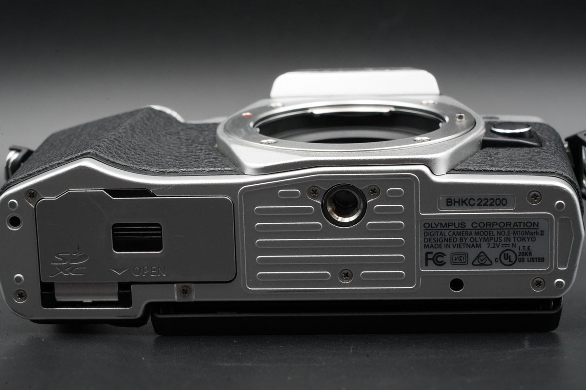 Olympus OM-D E-M10 Mark II 16.1MP Digital Camera Silver US STOCK #10438