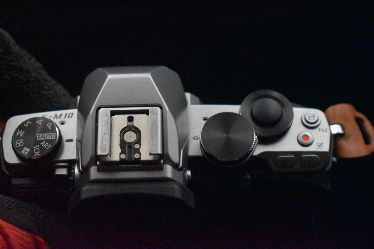 [US DUTY PAID] Olympus OM-D E-M10 16.1MP Digital SLR Camera Silver Japan 9168