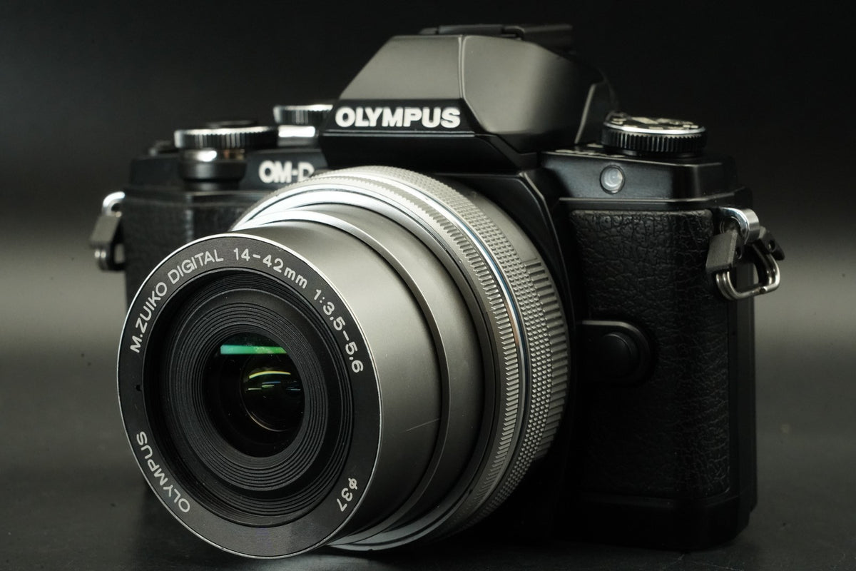 Olympus OM-D E-M10 Mirrorless Camera + 14-42mm PZ Lens -9670 cuts- #12077