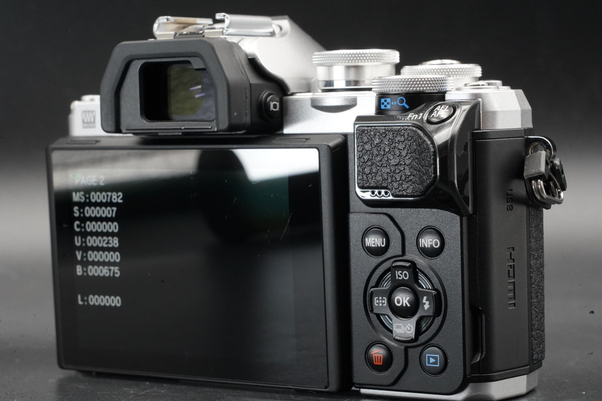 Olympus OM-D E-M10 Mark III Silver Digital Camera Body Only -782 cuts- #11446