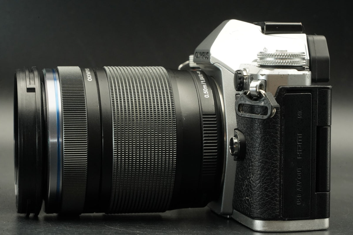 Olympus OM-D E-M5 Mark II w/ M.ZUIKO 14-150 Lens Silver -2474 cuts- #11473