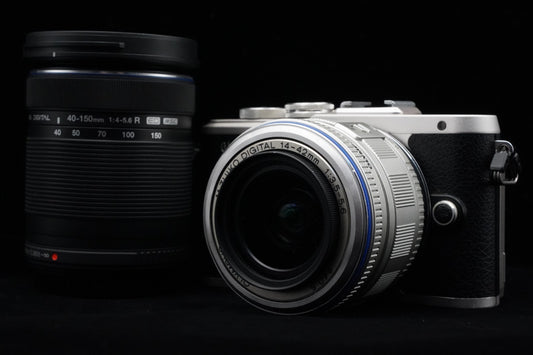 Olympus E-PL8 14-42mm / 40-150mm 2 Lenses Digital Camera US Duty Paid 9888