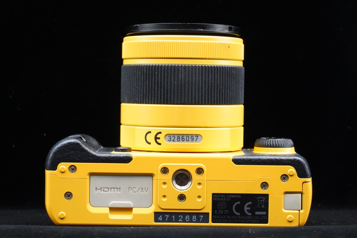 Pentax Q7 Yellow Digital Mirrorless camera with Lens US STOCK #10035