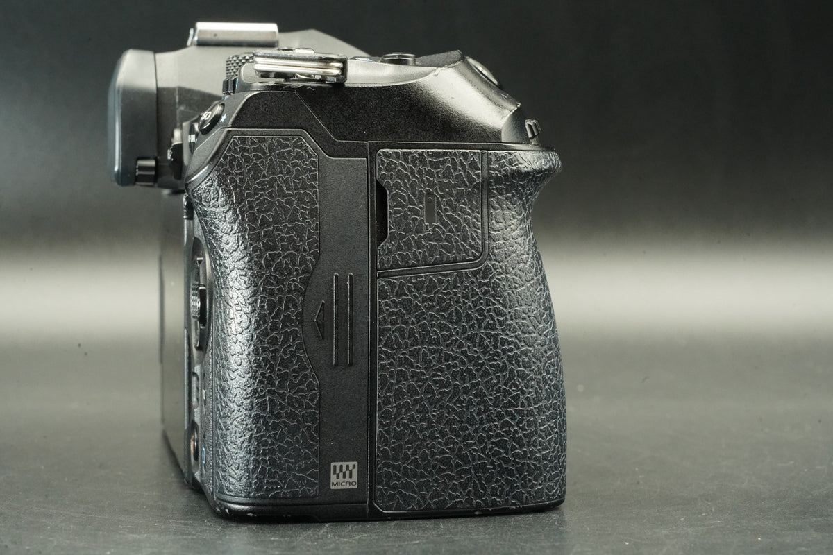 OLYMPUS OM System OM-1 Mirrorless Camera -38120 cuts- #12557