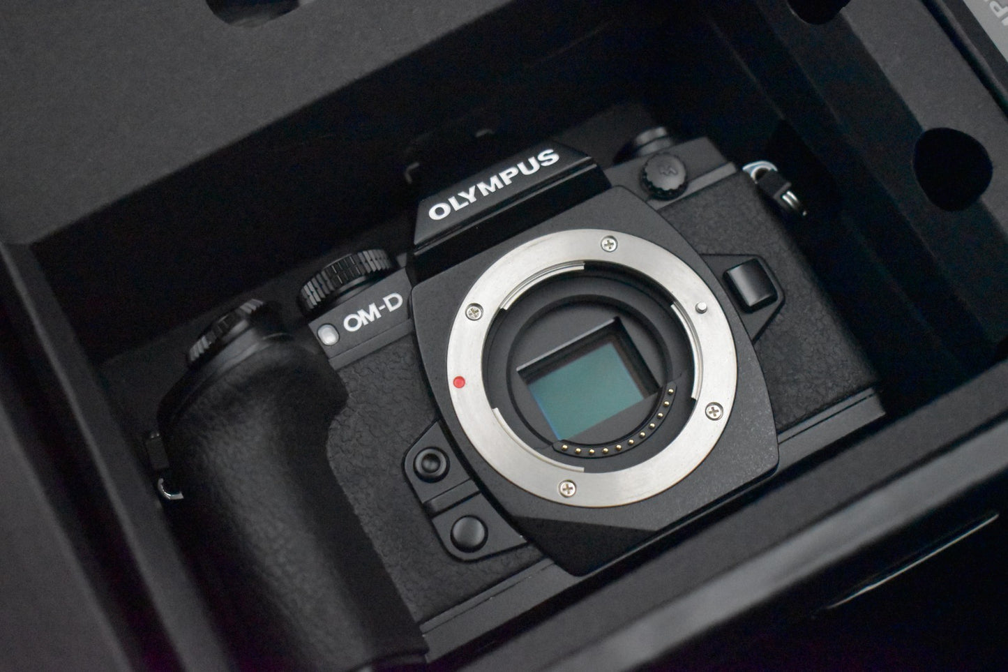 [US Duty Paid] Olympus OM-D E-M1 Digital Camera Black Body From JAPAN 10746