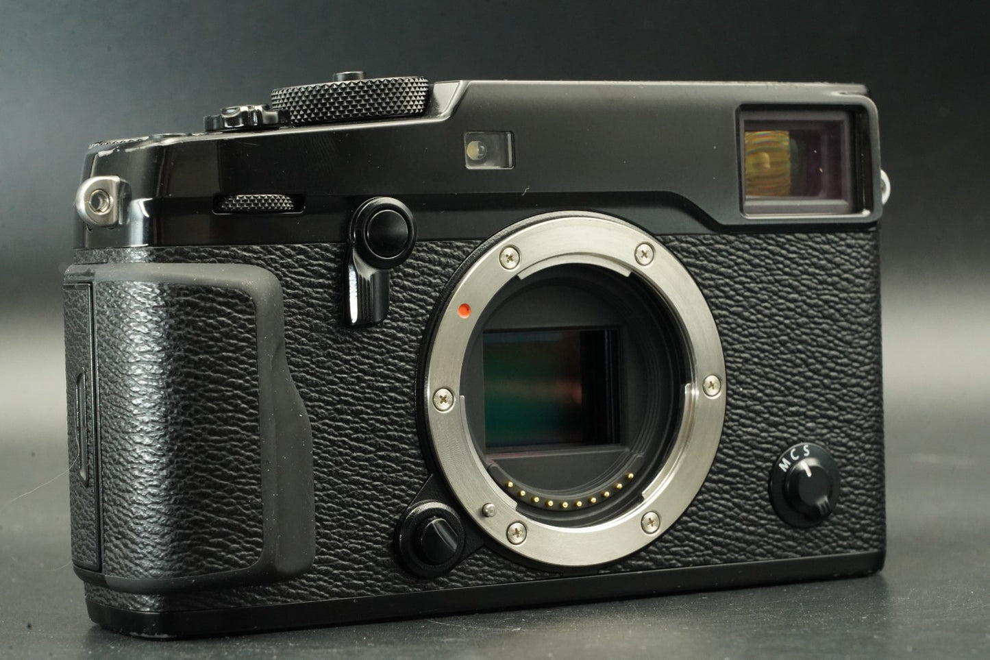 Only 1 cuts!! Fujifilm X-Pro2 24.3MP Mirrorless Digital Camera Black 11648