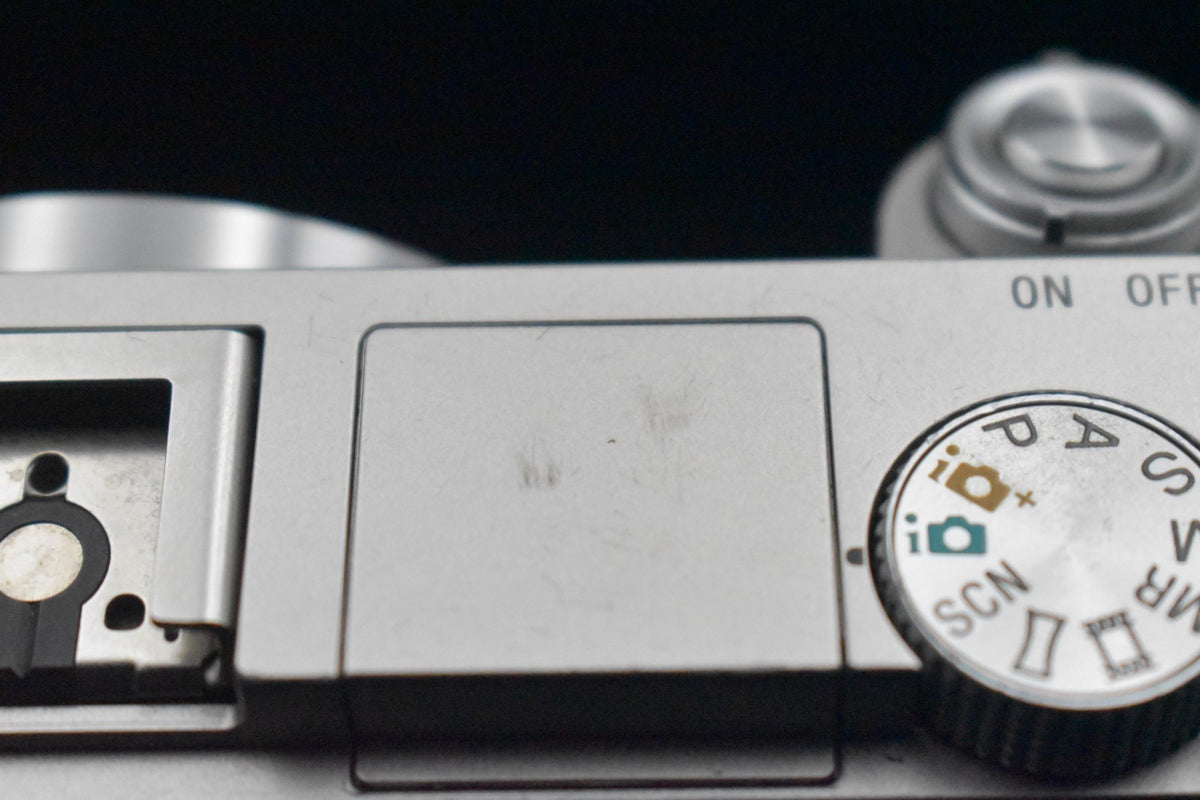 [US Duty Paid] Sony a6000 Digitale Spiegellose Kamera mit Objektiv Silber 9302