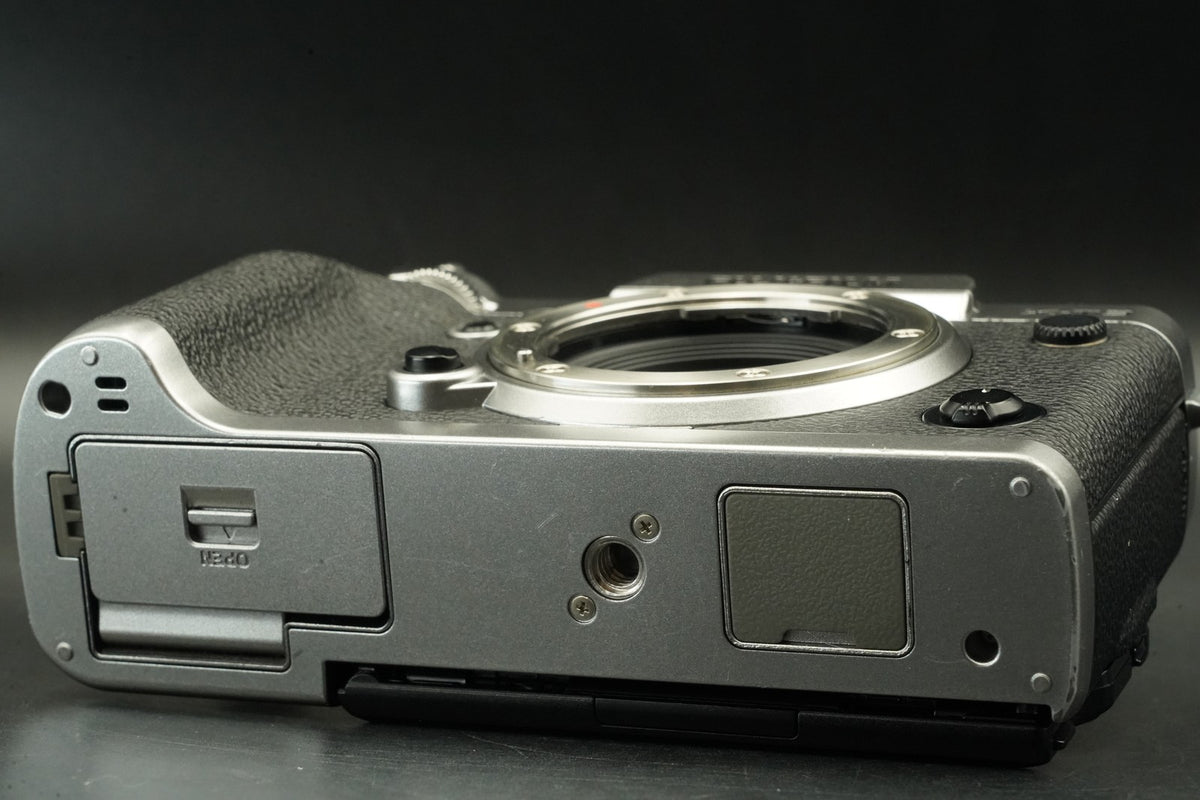 Fujifilm X-T3 Mirrorless Digital Camera Silver Body Only -703 cuts- #12329