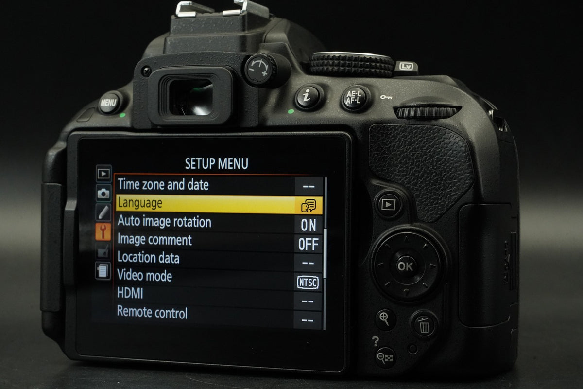 Nikon D5300 DSLR Digitalkamera mit AF-S 18-55mm Objektiven -5027 Schnitte-...