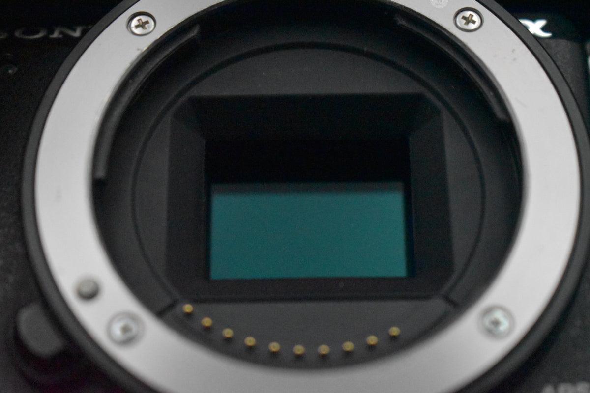[US Duty Paid] Cámara digital sin espejo Sony Alpha a5100 con lente negra 9345