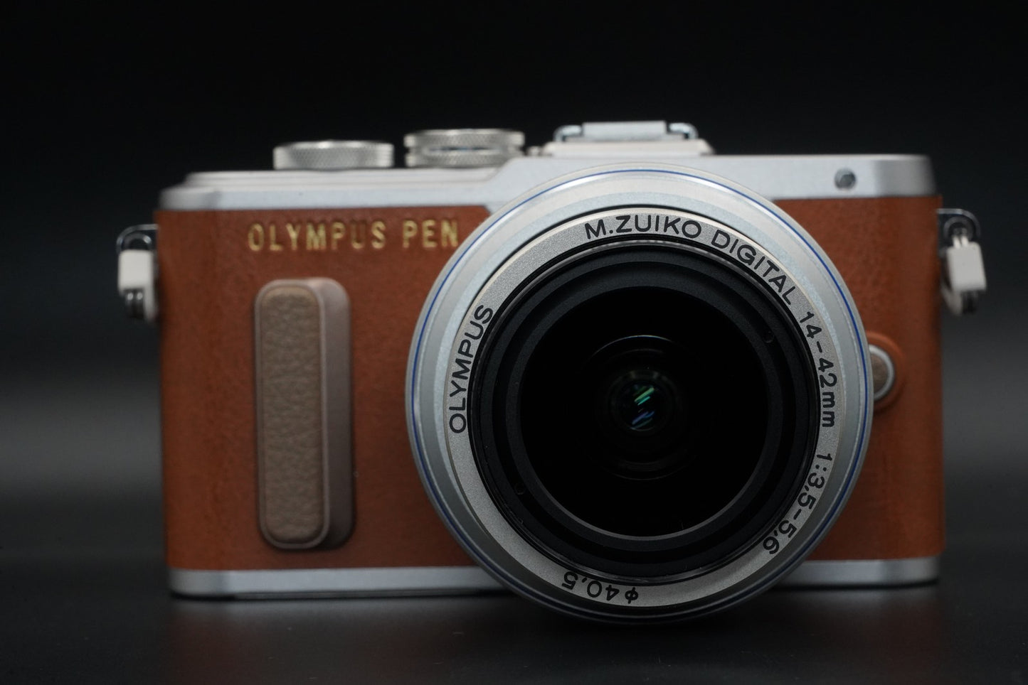 Olympus E-PL8 14-42mm/ 40-150mm 2 Lenses Digital Camera US Duty Paid 10450