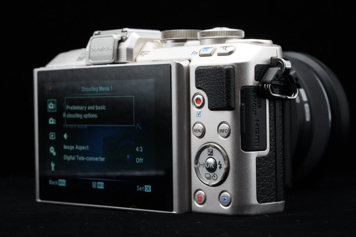 Olympus PEN E-PL7 Digital Camera Silver with 14-42mm Lens US STOCK #9544