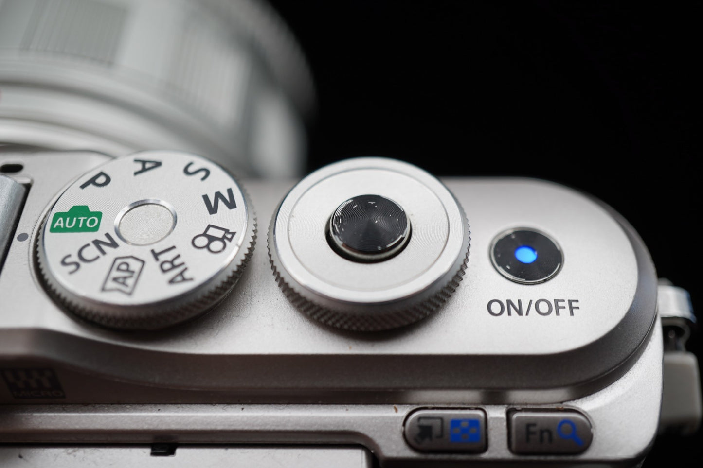 Olympus PEN E-PL10 Digital Camera 14-42mm Lens White US DUTY PAID 9972