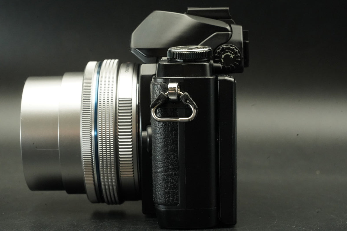 Olympus OM-D E-M10 Mirrorless Camera + 14-42mm PZ Lens -9670 cuts- #12077
