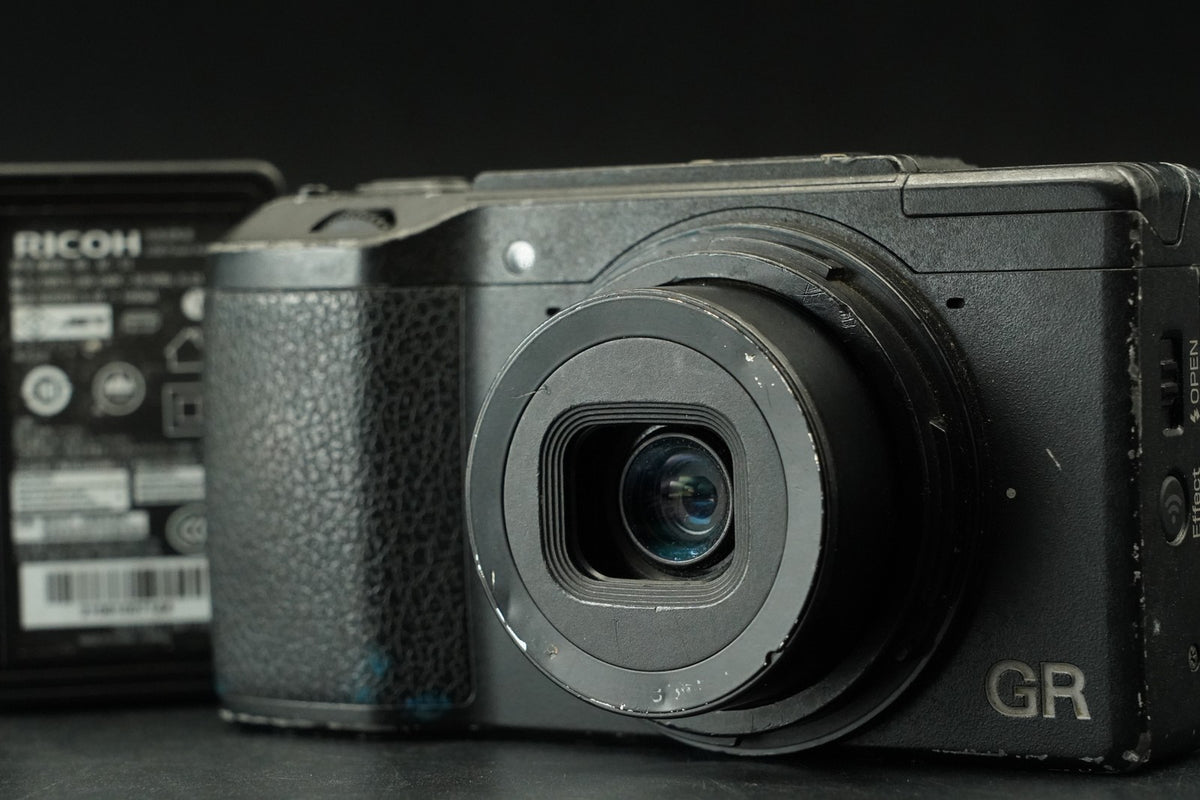 RICOH GR II 16.2 MP Compact Digital Video Camera -45900 cuts- #12147