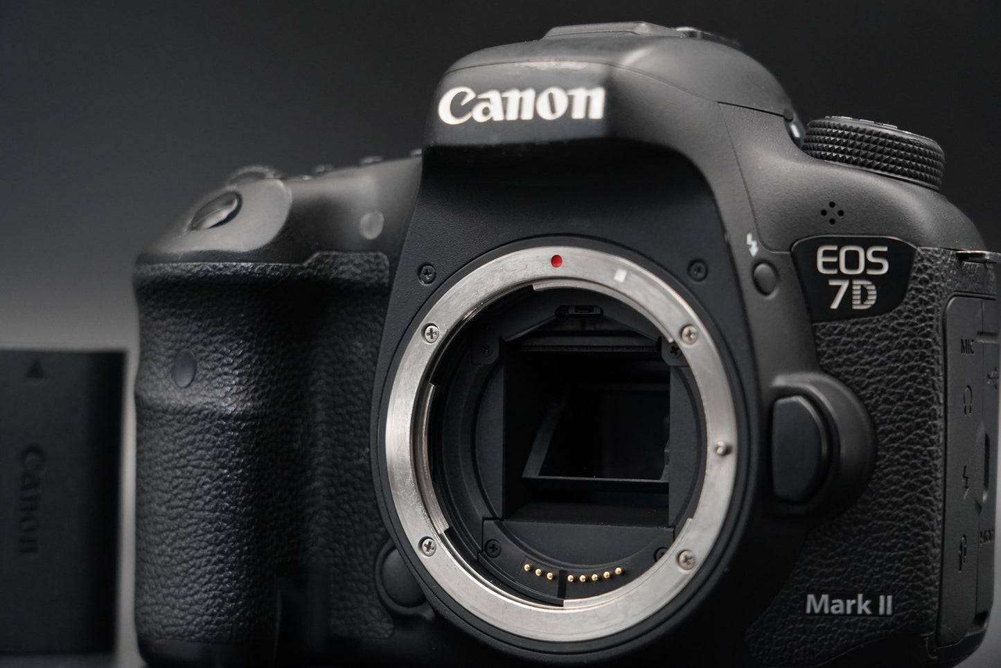 Canon EOS 7D Mark II DSLR Digital SLR Video Camera Used US Duty Paid 10729