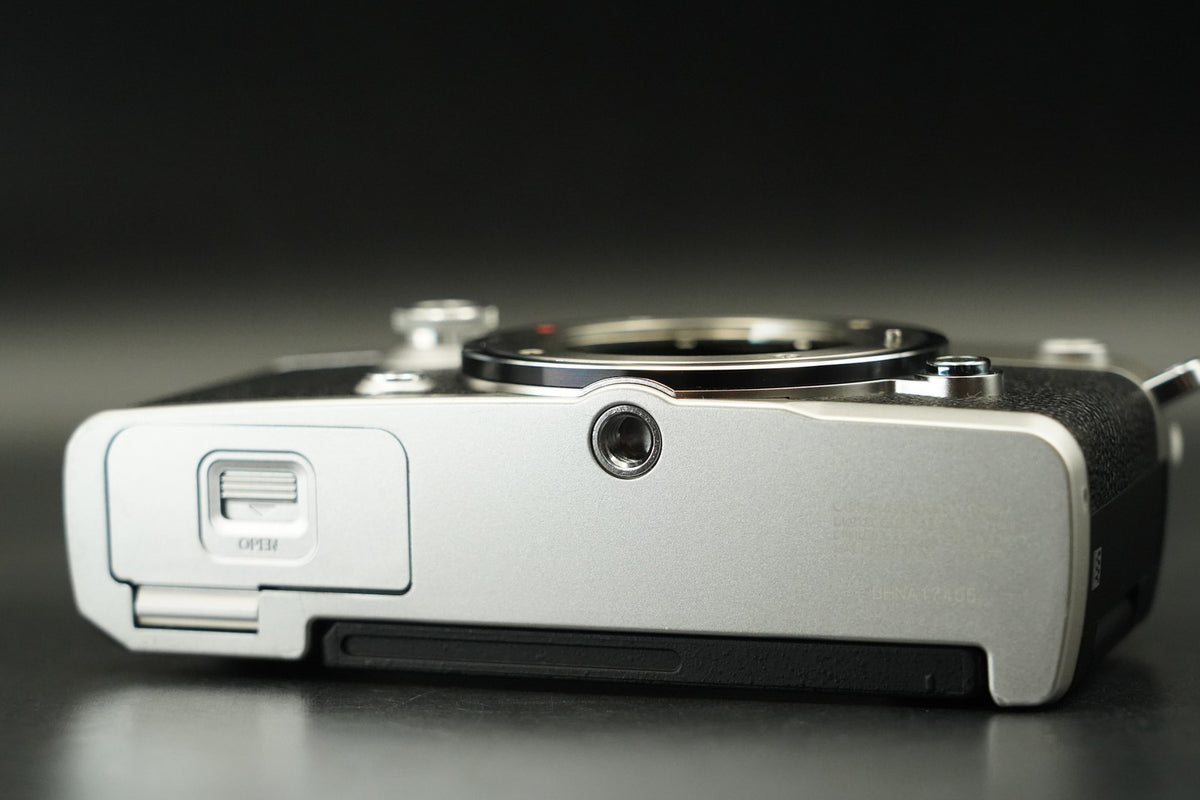 Olympus PEN-F Digital Mirrorless Camera Digital Camera Silver -5034 cut- #12157