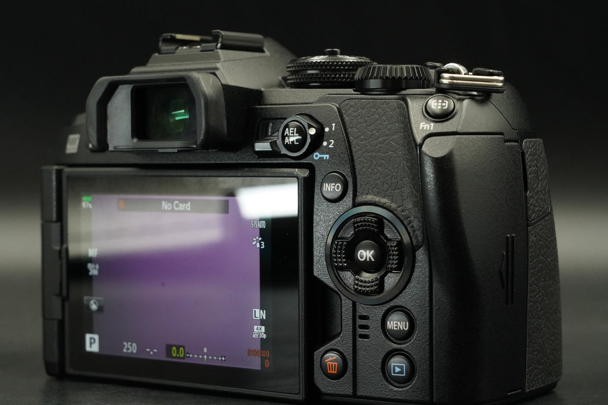 Olympus OM-D E-M1 Mark II Digital Camera Black Body -6099 cuts- #12213