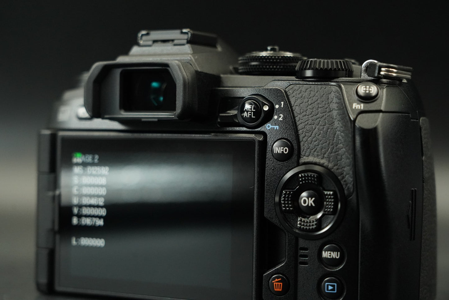 12592 cuts! Olympus OM-D E-M1 Mark II Digital Camera Black Body 11673