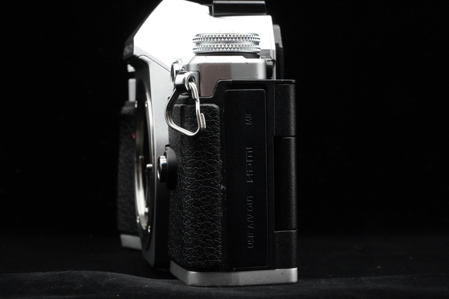 Olympus OM-D E-M5 Mark II 16.1MP Digital Camera Silver US Duty Paid 10286