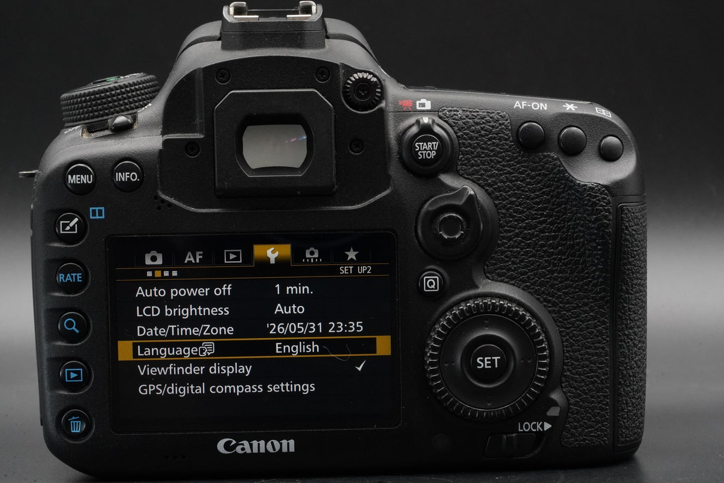 Canon EOS 7D Mark II DSLR Camera w/ EF 18-135 IS USM Lens 10865