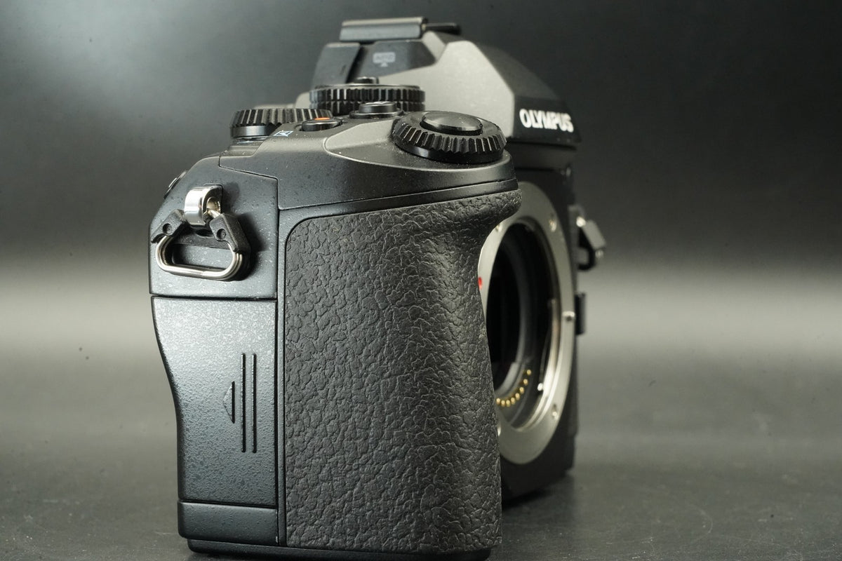 Olympus OM-D E-M1 Mirrorless Digital Camera Black Body #11911