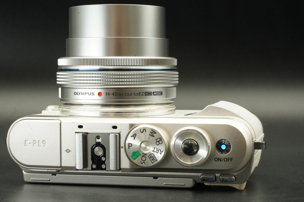 OLYMPUS PEN E-PL9 Digital Camera w/ 14-42mm EZ Lens White -10767 cuts- #12369
