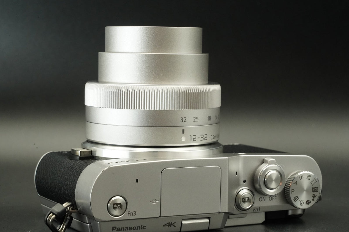 Panasonic LUMIX DC-GF9 Silber 12-32 Objektiv + 25mm f/1.7 Englisch OK!! #11851