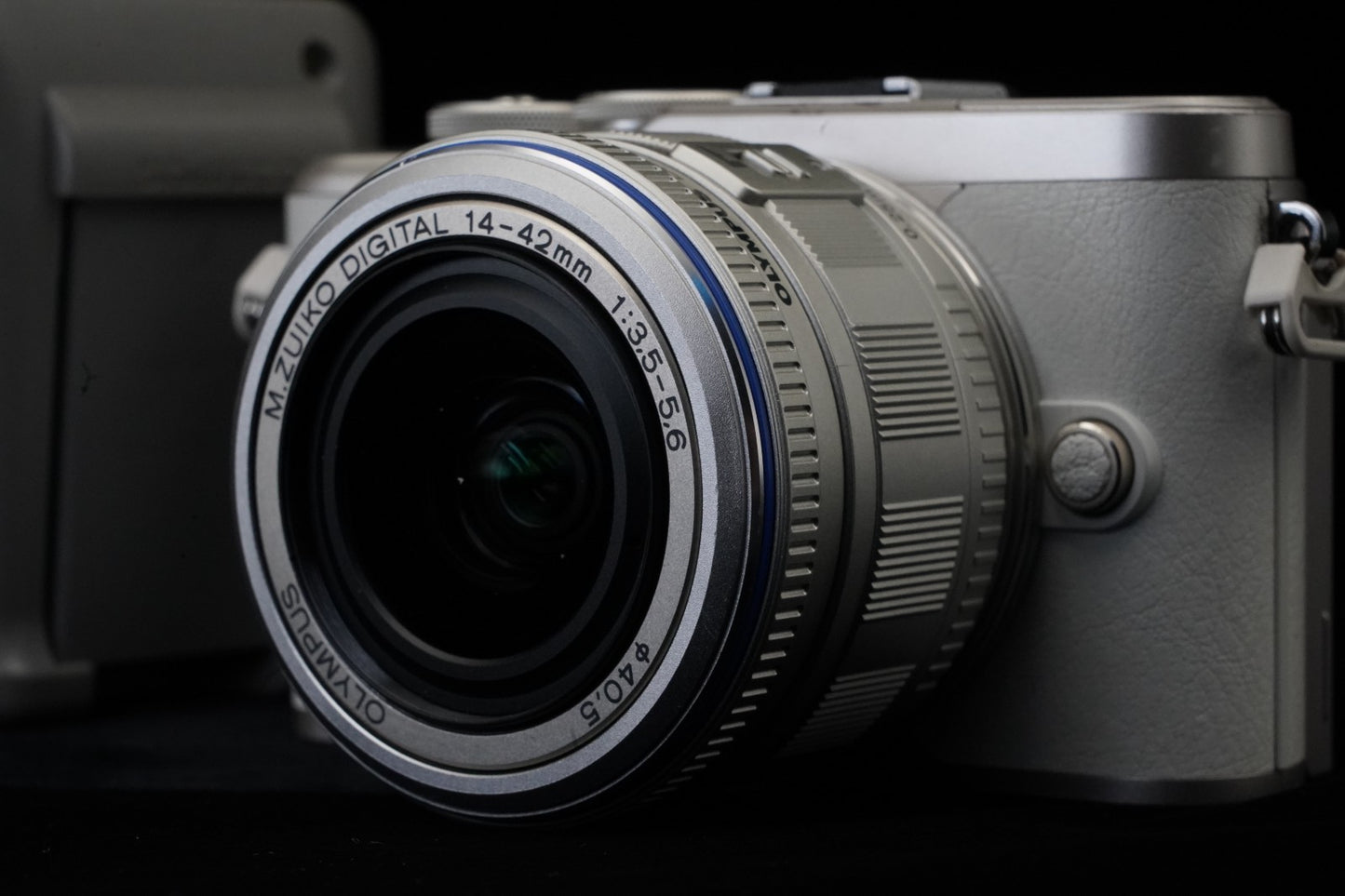 Olympus PEN E-PL10 Digital Camera 14-42mm Lens White US DUTY PAID 9972