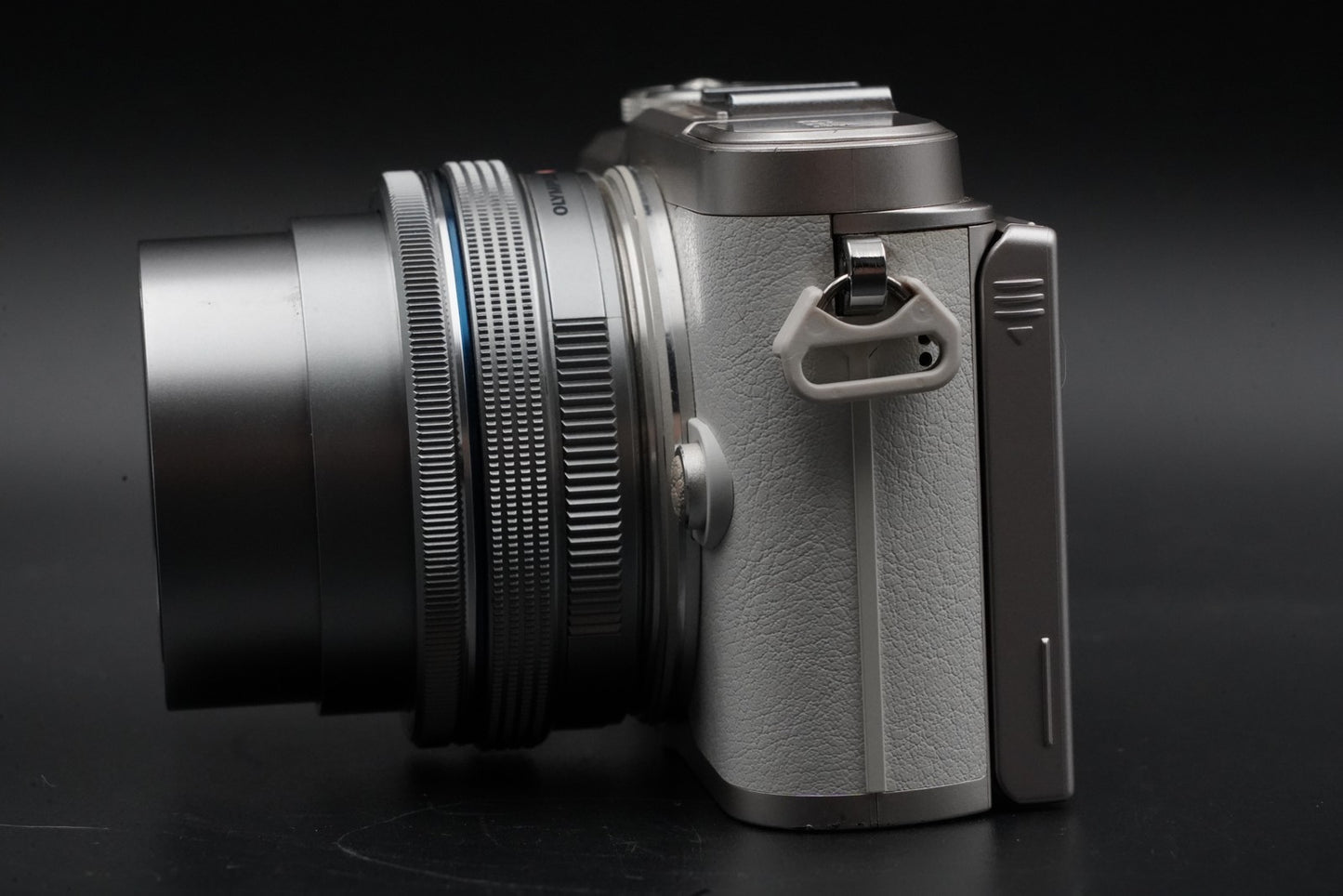 OLYMPUS PEN E-PL9 16.1MP Digital Camera w/ 2 Lens White US DUTY PAID 10663