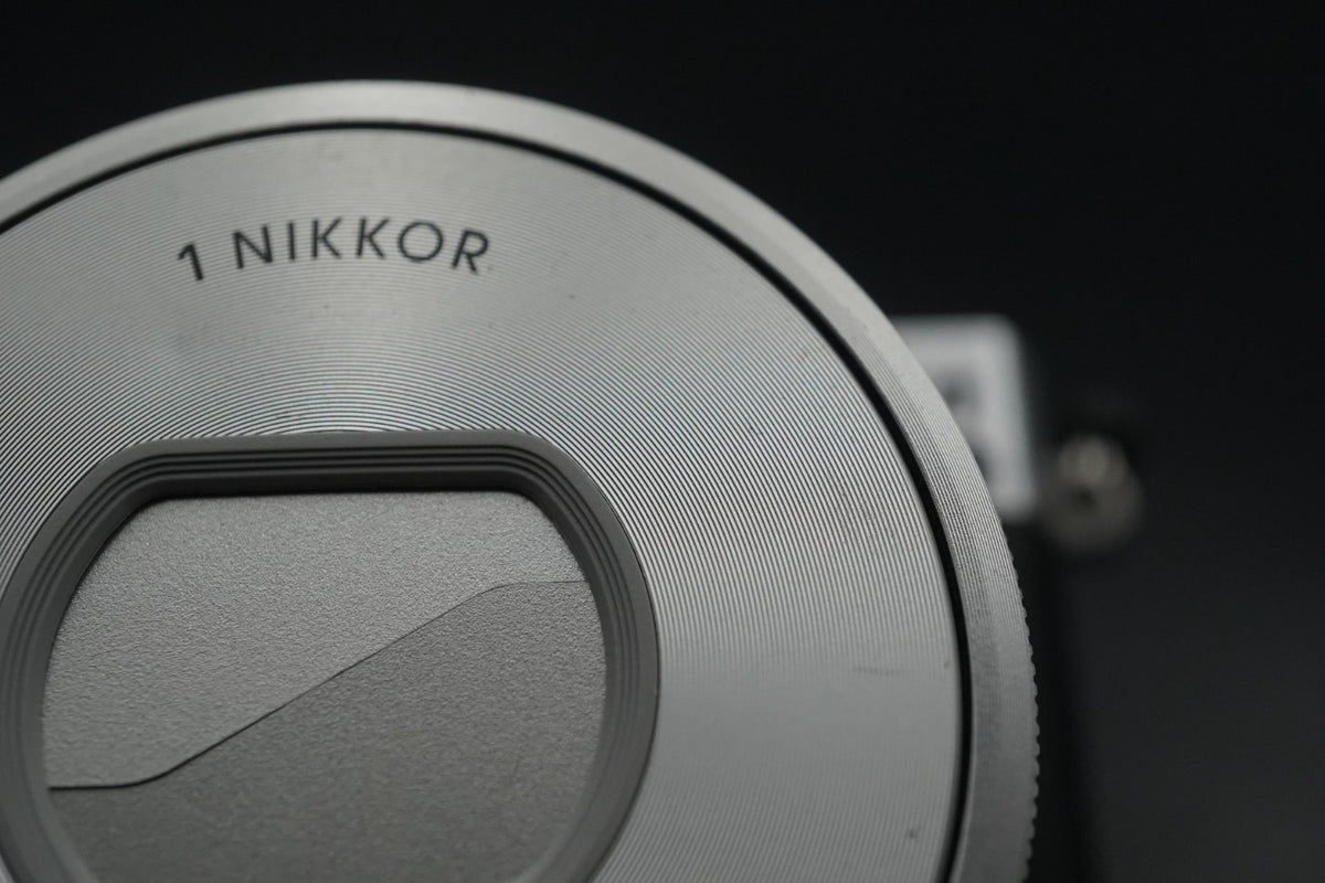 Nikon 1 J5 Silver w/ 10-30mm Lens Mirrorless Camera -988 cuts- #11477