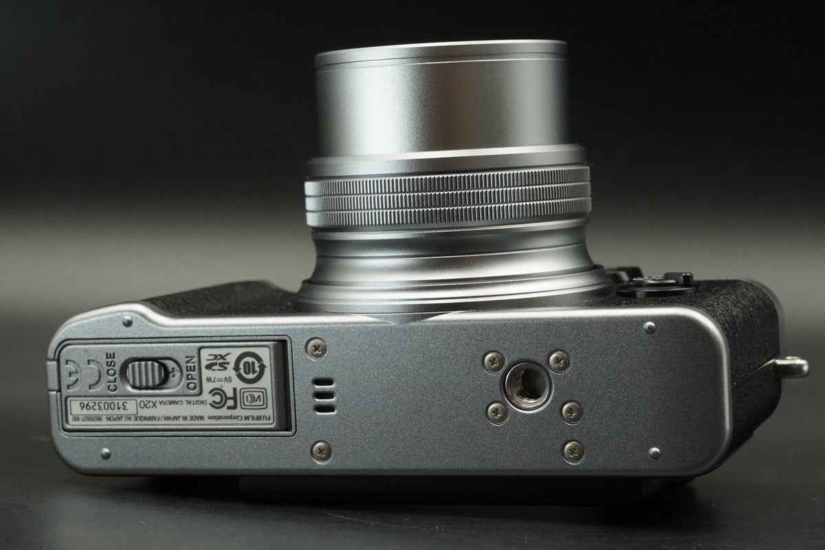 Fujifilm Fuji X Series X20 12.0MP Digital Camera Silver ALMOST UNUSED #11531