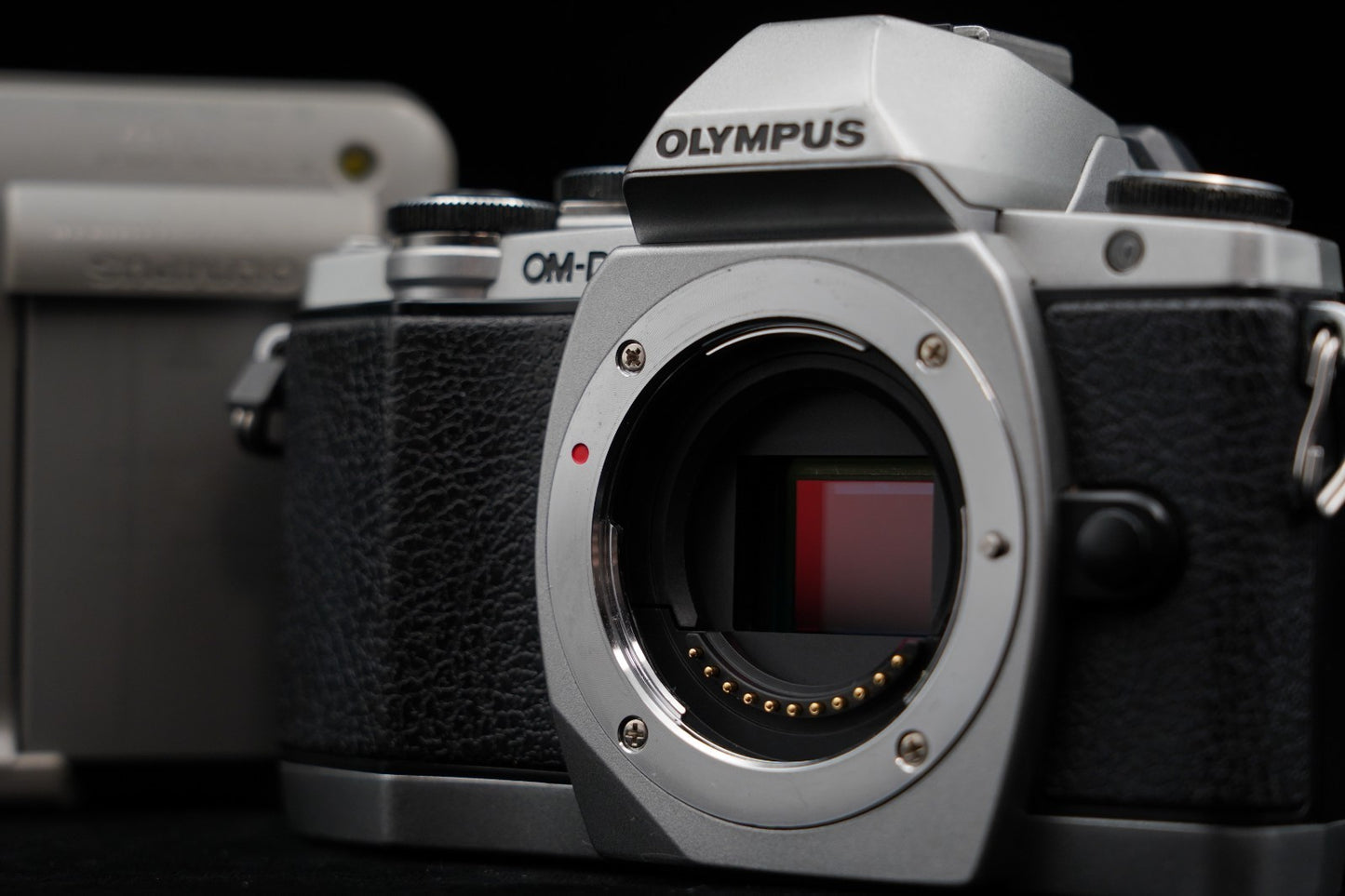 Olympus OM-D E-M10 16.1MP Digital SLR Camera Silver Japan US Duty Paid 9806